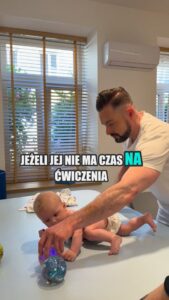 Zobaczcie fantastyczny obrót na brzuszekObrót z pleców na brzuszek to pierwszy ś